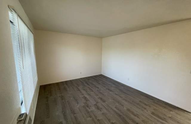 935 Kenwood Avenue - 5 Gallery 4
