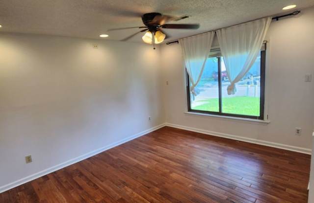 4 Bedroom Home in Sought Out Neighborhood of Virginia Beach Gallery 3