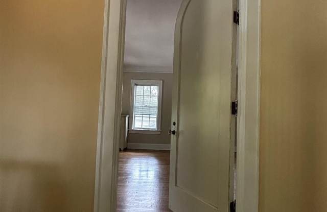 1725 W MOSS Avenue Gallery 4