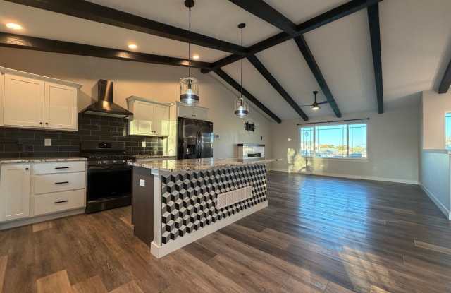 NEW PRICE: $2,800 | 4 Bedroom 3 Bath | Large Garage | 2,100 Sq ft Gallery 4