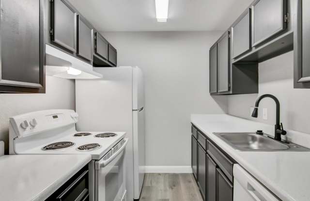 2075 Dowlen Rd - 09 Gallery 4