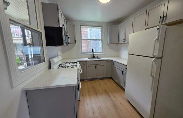 Space 3 bed 1 bath house for rent in Braddock! photos photos