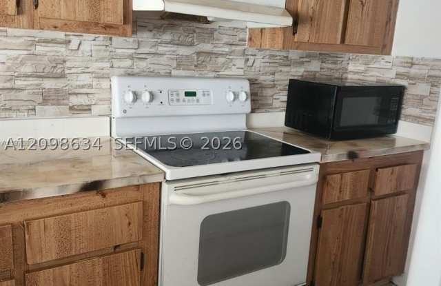 10037 Winding Lake Rd Gallery 3