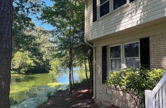 On Great Neck Lake beautiful 4 bed 2.5 bath two car garage home Gallery 3