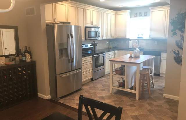 Beautiful 4 bedroom, 2.5 bath home photos photos