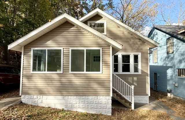 Four Bedroom Home in Kalamazoo - 926 Austin Street, Kalamazoo, MI 49007