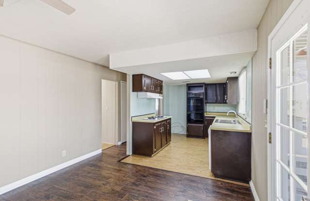 Spacious 2 Bed, 2 Bath Retreat in Charming Boulder City! Gallery 4