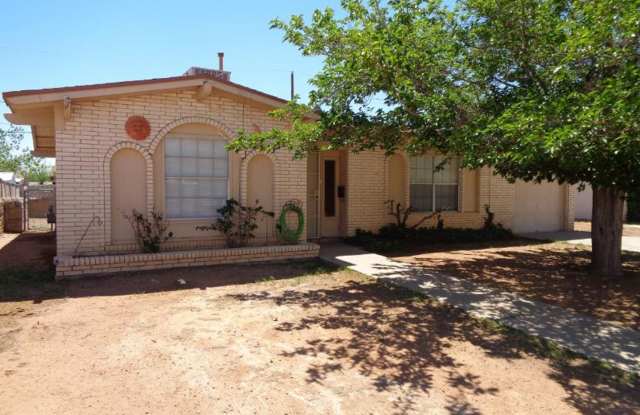 Cute Single Level Northeast Home With Evaporative Air Located In Quiet Neighborhood photos photos