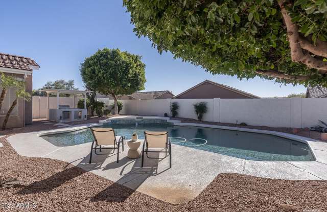 4707 E ROBIN Lane Gallery 1