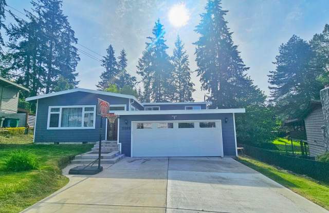 Spacious 4 Bed 3 Bath Home in Sought After Redmond. photos photos