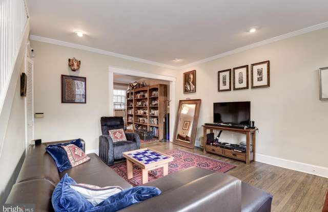 2113 37TH STREET NW Gallery 4