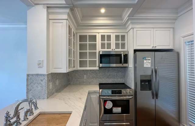 677 Celebration Ave - 677 Celebration Avenue, Celebration, FL 34747