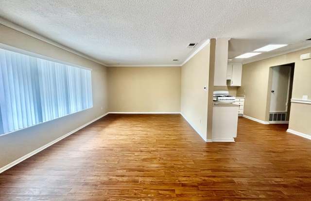 2759 College Blvd- 1/2 OFF 1ST MONTH! Extra Parking, Sun Room, Garage, Fireplace photos photos