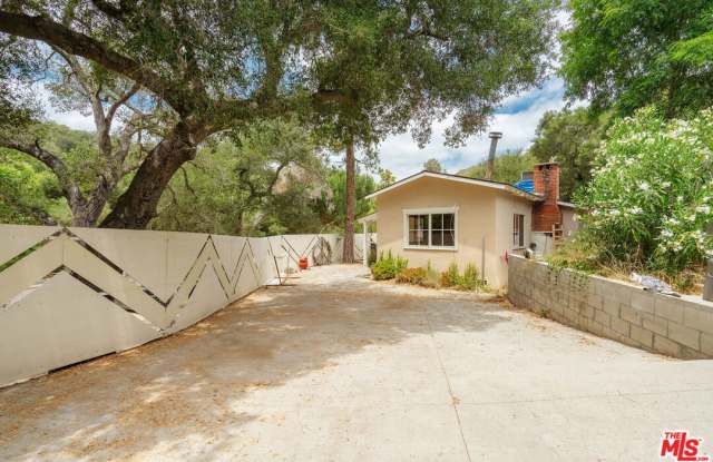 360 North Topanga Canyon Boulevard Gallery 3