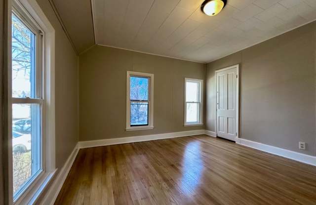 Beautiful 4 Bedroom 2 Bathroom Home in St.Paul! photos photos