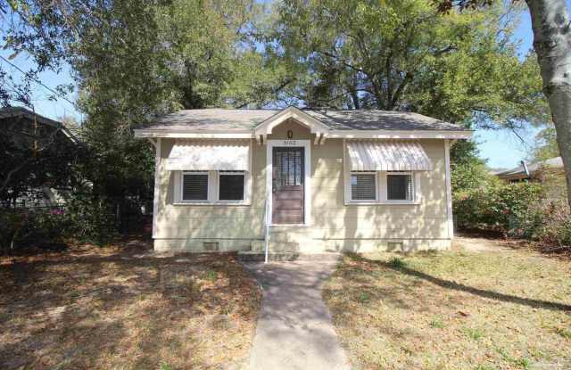 3102 E De Soto St Gallery 1