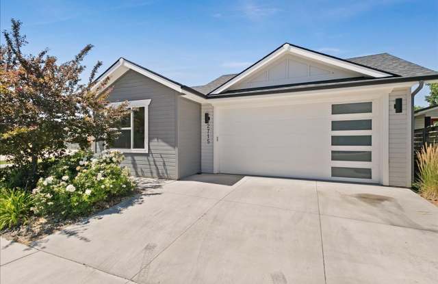 West Boise Bungalow with Modern Upgrades  Prime Location photos photos