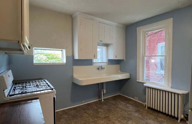 544 W Chestnut Gallery 3