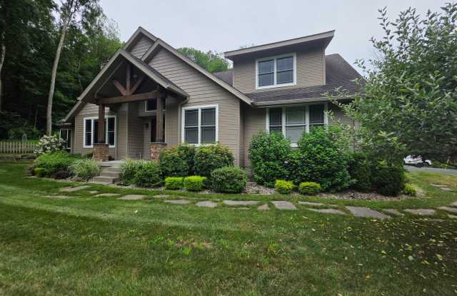Luxurious 3-Bedroom Home in Poughquag, NY photos photos