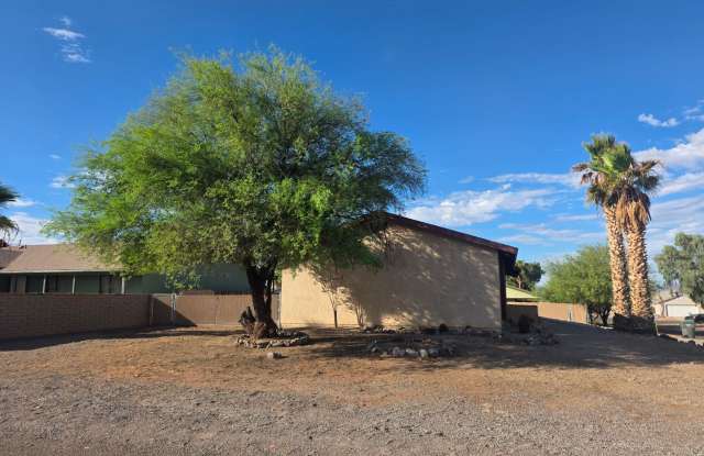 Beautiful 3-Bedroom Corner Lot Home with RV & Boat Parking Gallery 3
