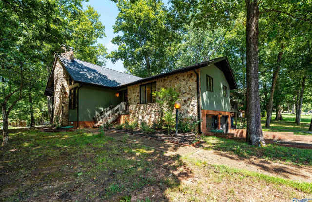 7705 Foxfire Drive SE Gallery 2