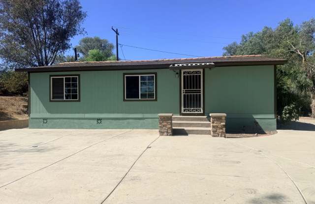 Charming 3 Bedroom Mobile Home in a Peaceful rural setting. Gallery 1