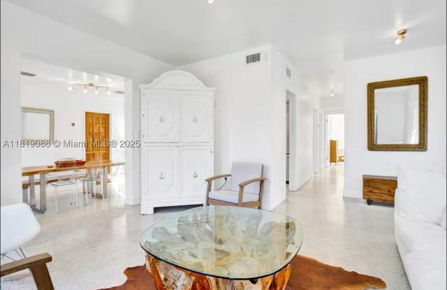 7537 W Treasure Dr Gallery 4