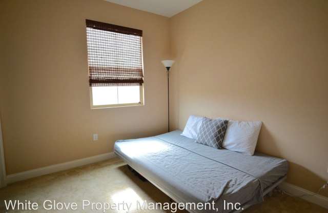 1402 El Paseo Gallery 2