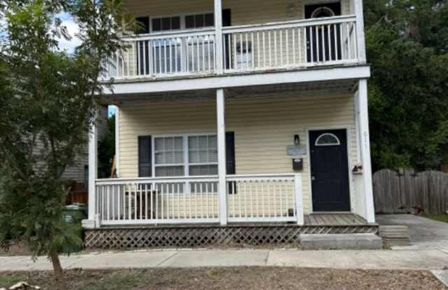 Downtown 2BR 2BA Upper unit Gallery 1