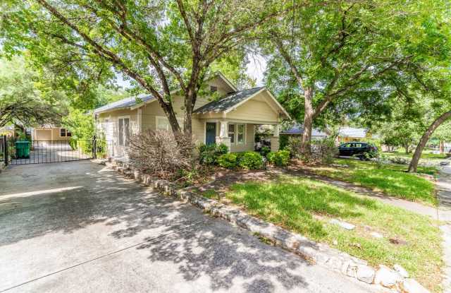 Alamo Heights Cottage Gallery 3