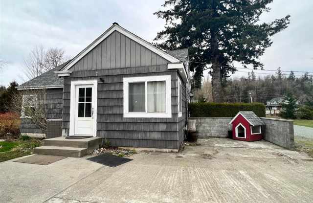 Renovated 4 Bedroom 2 Bathroom House Gallery 3
