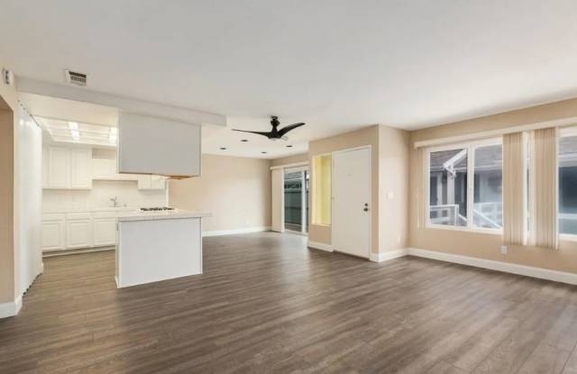 Spacious Carlsbad Condo Walking distance to the Village! - 2535 Jefferson Street, Carlsbad, CA 92008