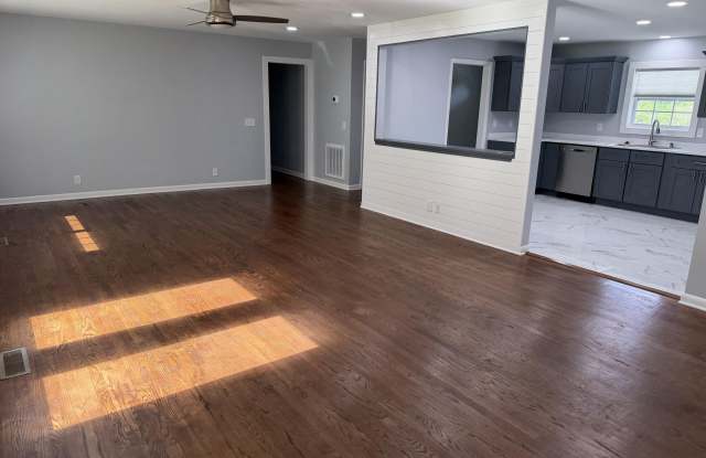 5230 Loblolly Lane Gallery 3