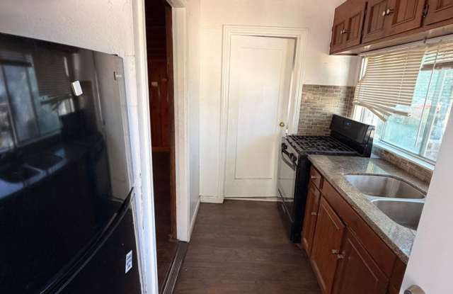 Charming 1BR Duplex in Sacramento Gallery 3