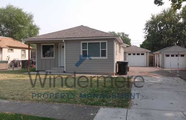 1049 St John - Single Car Garage, Partially fenced backyard photos photos
