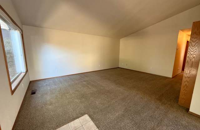 Midtown 3 Bed/2 Bath Single Family Home - Norton Ave Gallery 3