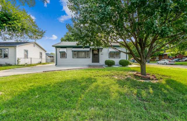 Updated 3 Bedroom Home with New Windows! Gallery 3