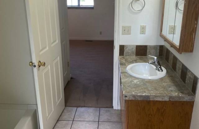 FOR RENT 2 bedroom apartment - Orem Gallery 2