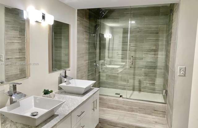8897 Fontainebleau Blvd photos photos