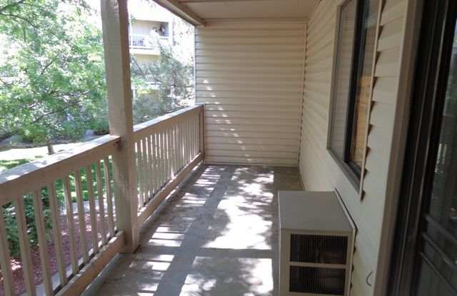 Spacious 1 bed Great location off Sable and Miss. near I-225 photos photos