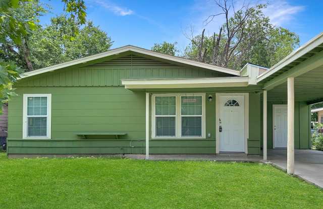Cozy, Remodeled 2BR with Covered Parking  Yard photos photos