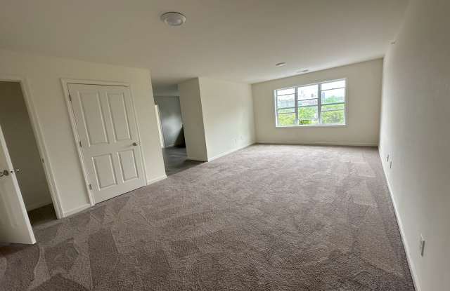 1047 Broadway - 9 photos photos