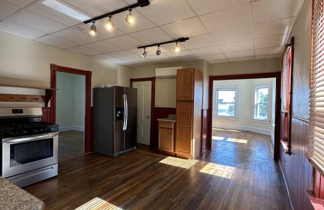 1141 Stafford Road - 2 photos photos