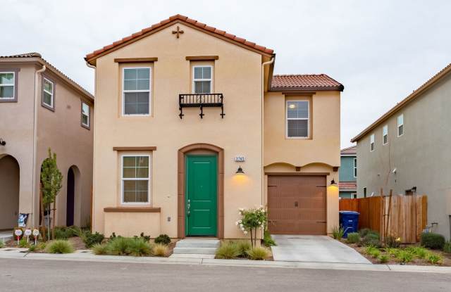 Newer Wilson Elevation home near Barstow/Locan - 3745 Magnificent Way, Fresno County, CA 93619