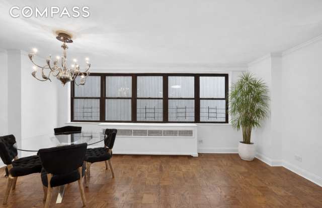 330 Third Avenue Gallery 4