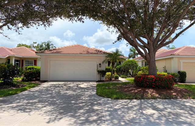 Lakefront Home, Private Hot Tub & Hassle-Free Living! Gallery 3