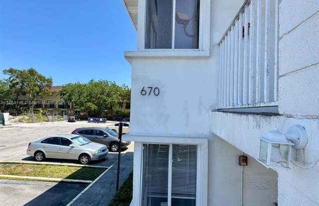 660 NE 88th Ter photos photos