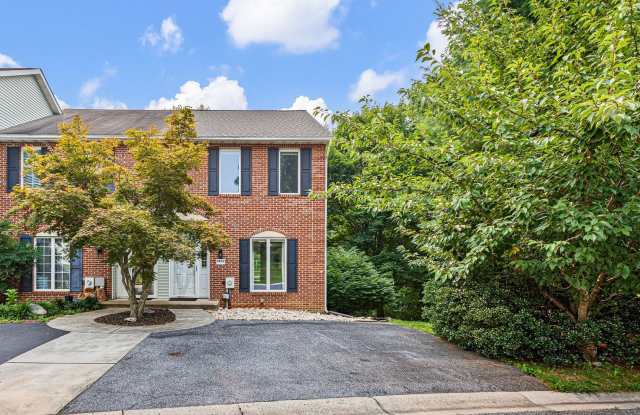 Beautiful End Unit Townhome in Weatherhill Farms photos photos