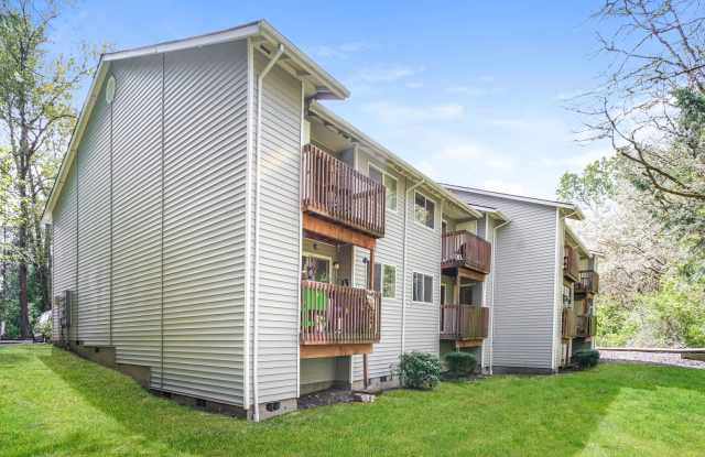 Save $1200 !! Ask us HOW ! -- Live by the Lake-- Quiet Corvallis Living photos photos