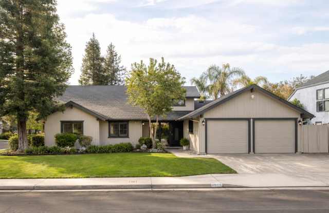 Drench Yourself in Luxury: 3-Bedroom Corner Oasis with a Sparkling Pool! photos photos